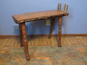 lot 5 image: Wooden Tabletop Cribbage Board