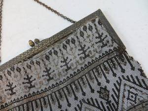 lot 44 image: VINTAGE Beaded Purse