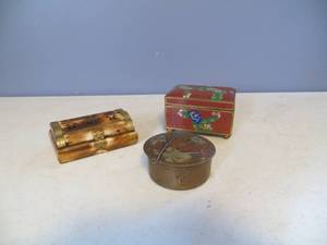 lot 79 image: 3 VINTAGE Trinket Boxes