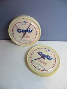 lot 102 image: 2 Curtis Clocks