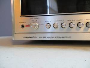 lot 131 image: Realistic AM-FM Stereo Receiver