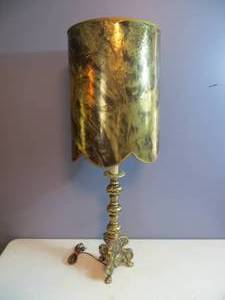 lot 137 image: VINTAGE Tabletop Lamp