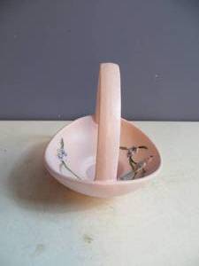 lot 141 image: VINTAGE Ceramic Hull Basket