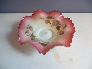 lot 145 image: VINTAGE Pink Folded Rim Glass Dish