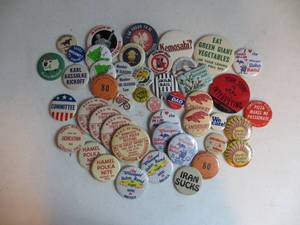 lot 151 image: VINTAGE Pinback Button Collection