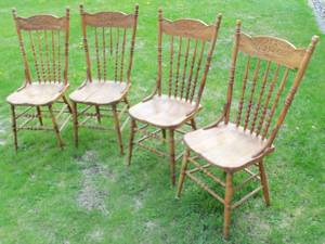 lot 253 image: 4 oak chairs