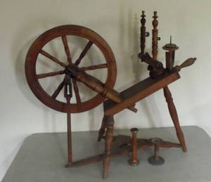 lot 274 image: Antique Spinning Wheel