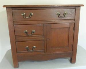 lot 278 image: 3 Drawer Chest