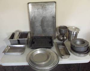 lot 306 image: Baking Sheets and other misc kitchen items