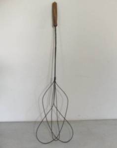 lot 353 image: Rug Beater