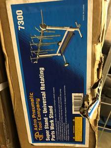 lot 37 image: Universal Rotaing Parts Work Stand