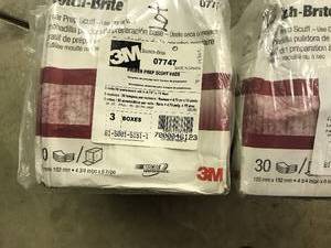 lot 58 image: 3M Scotch Brite Scuff Pad #07747