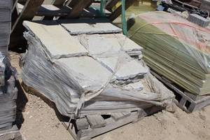 Lot of (1 Pallet) Flat Stones 24x12x1.5in.