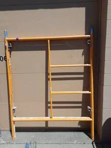 lot 1 image: 2 Tall Left Scaffolding Sections