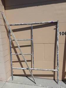 lot 2 image: 1-Scaffolding Section, 1-Set Of Cross Bars