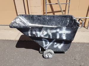 lot 17 image: Rubbermaid 1005 12 Cubic Yard Rolling Garbage Can