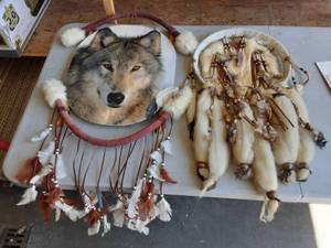 lot 10 image: Fur & Feather Dream CatcherDecor