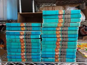 lot 11 image: Lot Of Vintage Hardy Boys Mystery Books