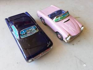 lot 16 image: Enesco Music Box Cars