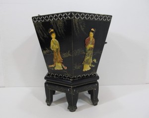 lot 27 image: Vintage Oriental Hand Painted Wood Planter wStand