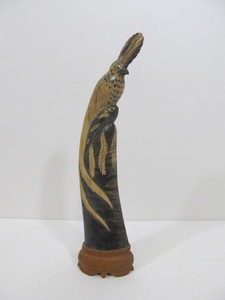 lot 32 image: Vintage Hand Carved Genuine Buffalo Horn Bird Sculpture