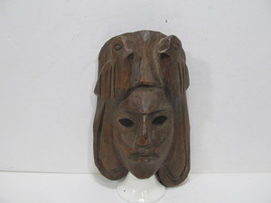lot 38 image: Vintage Carved Wood Tribal Mask wBirds