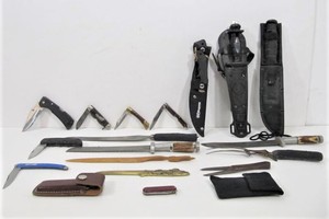 lot 79 image: Large Lot of Assorted Knives