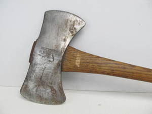 lot 117 image: Old Vintage TRUE TEMPER Flint Edge Double Edge Axe