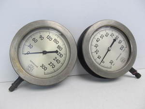 lot 120 image: Pair of Vintage 1920s-30s US GAUGE COMPANY Supergauge Heavy Duty Steam Gauges