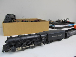 lot 129 image: 2 Older Vintage O Gauge LIONEL Train Sets