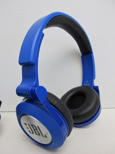 lot 153 image: Working JBL Synchros e40bt Bluetooth Headphones 