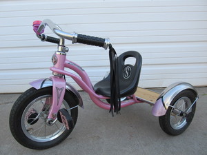 lot 159 image: Very Cool SCHWINN Girls Tricycle