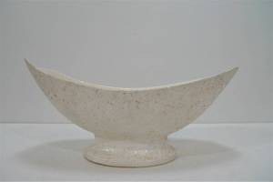 lot 178 image: Mid Century MADDUX of California Art Pottery Planter