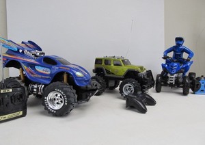 lot 211 image: Excellent Condition RC Truck Jeep & ATV