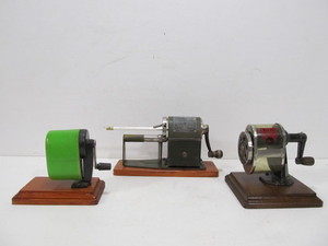 lot 222 image: Nice Group of 3 Vintage Pencil Sharpeners