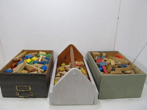 lot 225 image: LARGE Lot of Vintage Wooden Toy Blocks
