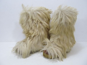 lot 231 image: Vintage BLONDO Goat Hair Fur Yeti Boots - Size 11