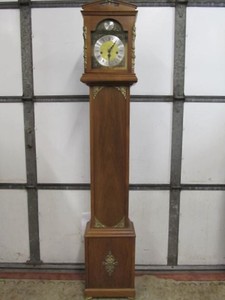 lot 10 image: Working Colonial Style Grandmother Clock - Made in Germany
