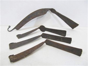 lot 21 image: 4 Primitive Vintage Metal Coconut Cutting Bladed Tools
