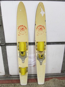 lot 290 image: Vintage Wood CAPTAIN KIDD Junior Waterskis