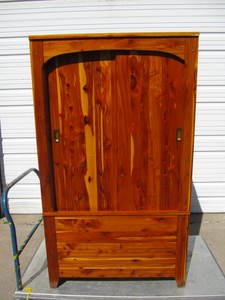 lot 259 image: Large Vintage Solid Cedar Wardrobe Cabinet