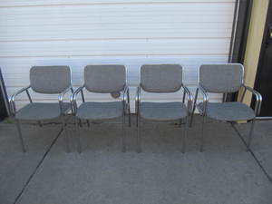 lot 271 image: Matching Set of 4 Mod Style Tubular Chrome Armchairs