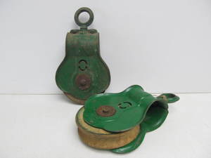 lot 280 image: Matching Pair of Antique Cast Iron & wood Pulleys