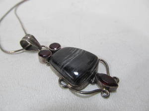 lot 308 image: Vintage Sterling Silver Pendant Necklace wBlack Stone & Red Gemstones