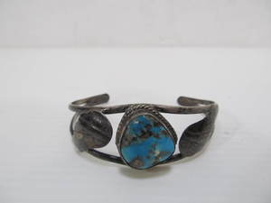 lot 310 image: Nice Vintage Sterling Silver & Turquoise Cuff Bracelet