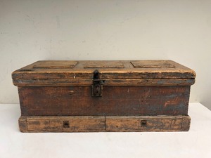 lot 4 image: Nice Antique Wooden Carpenters Chest