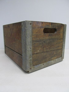 lot 183 image: Old Vintage BORDENS Wooden Dairy Advertising Crate