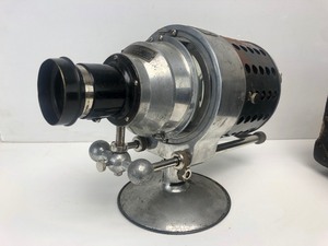 lot 56 image: Vintage 1930s Era Victor Animatograph Portable Stereopticon Projector Magic Lantern 