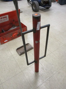 lot 14 image: Post Pounder