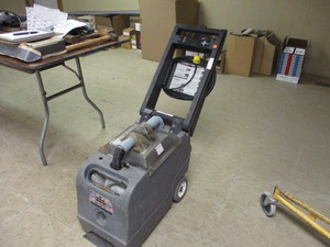 lot 36 image: Shipp Carpet Cleaner